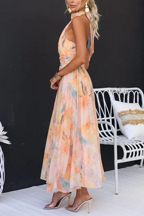 Marissa – Maxi haljina s halter izrezom i otvorenim leđima u akvarel stilu
