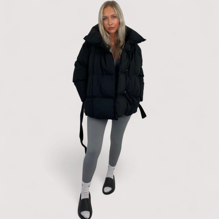Elora™ | Kratka prošivena jakna s torbicom na pojasu