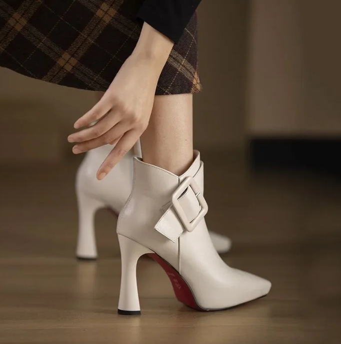 Valentina – Elegantne Gležnjače s Visokom Petom