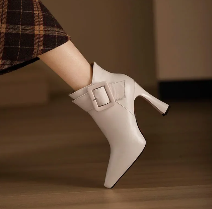 Valentina – Elegantne Gležnjače s Visokom Petom